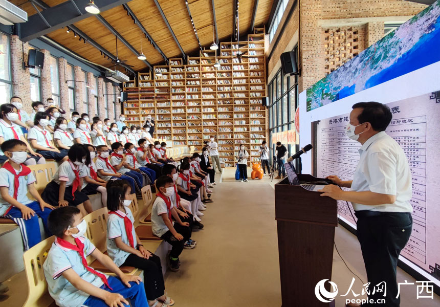 历史知识讲座现场。人民网 记者王勇摄