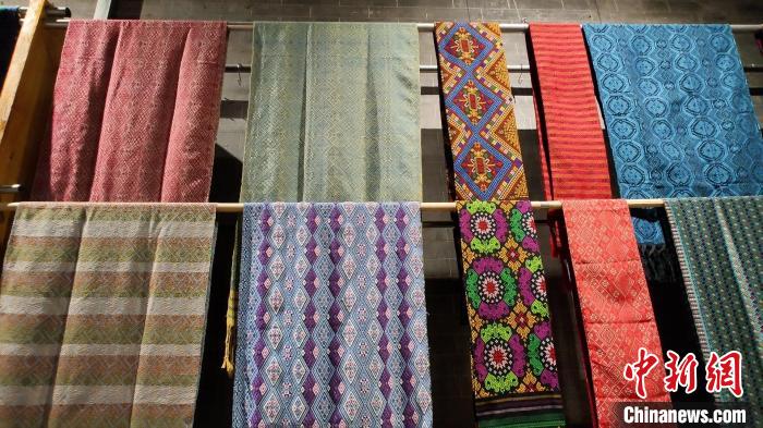 图为壮锦。　张广权 摄