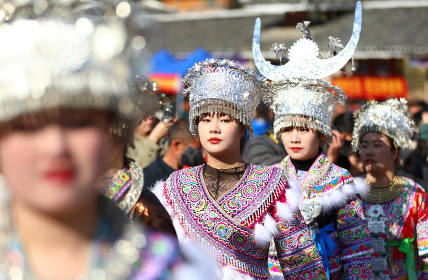 漂亮的苗族姑娘。