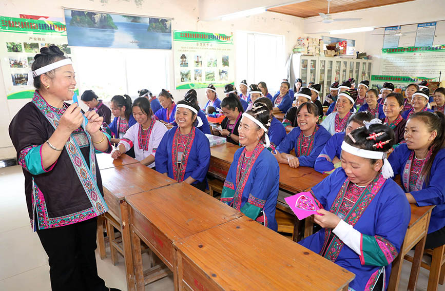 侗族刺绣技艺教学